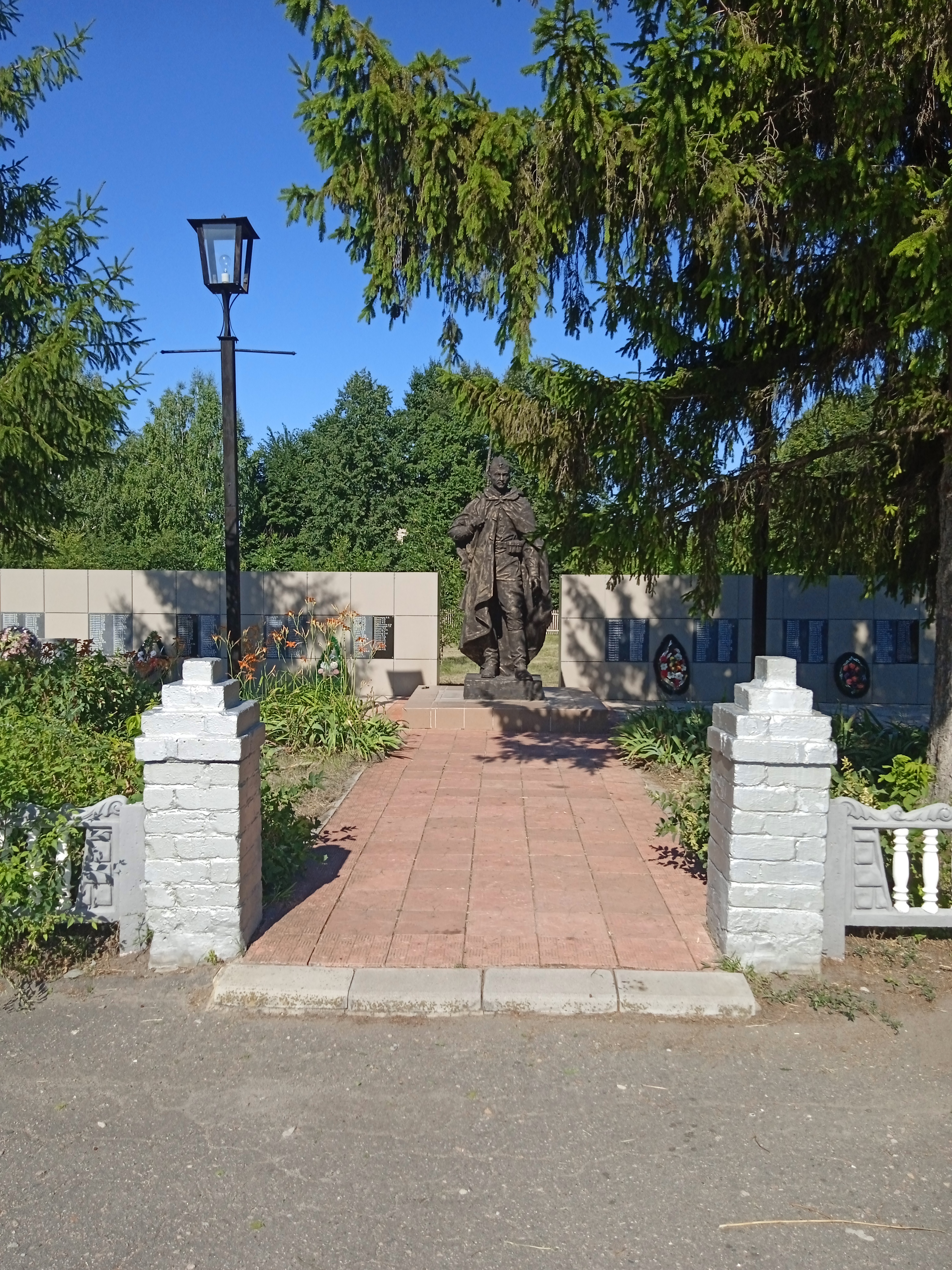 памятник погибшим односельчанам в годы Великой Отечественной войне.